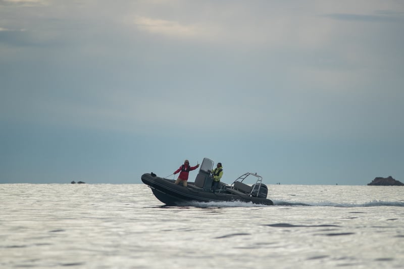 Bombard-Explorer700-black-sainttropez (10)