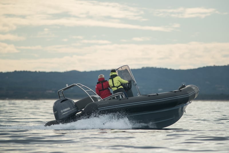 Bombard-Explorer700-black-sainttropez (11)