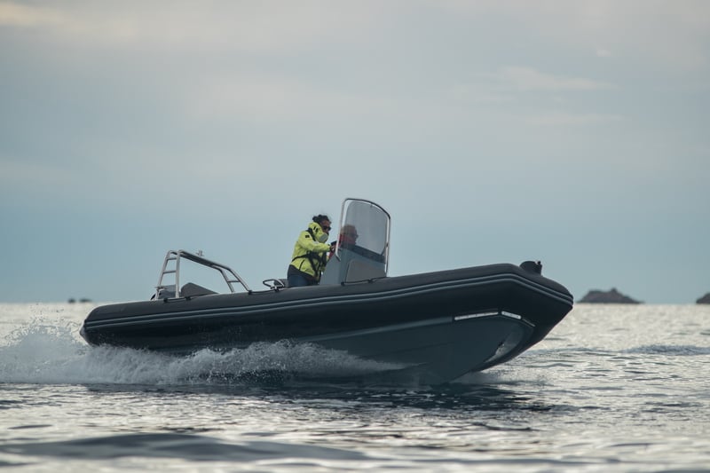 Bombard-Explorer700-black-sainttropez (12)
