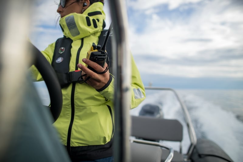 Bombard-Explorer700-black-sainttropez (18)