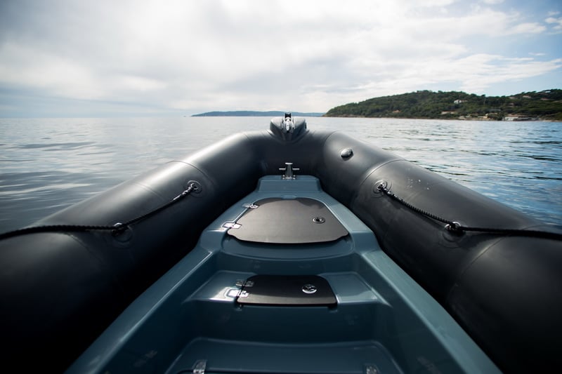 Bombard-Explorer700-black-sainttropez (6)