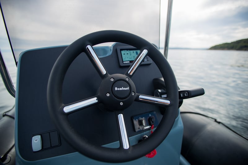 Bombard-Explorer700-black-sainttropez (8)