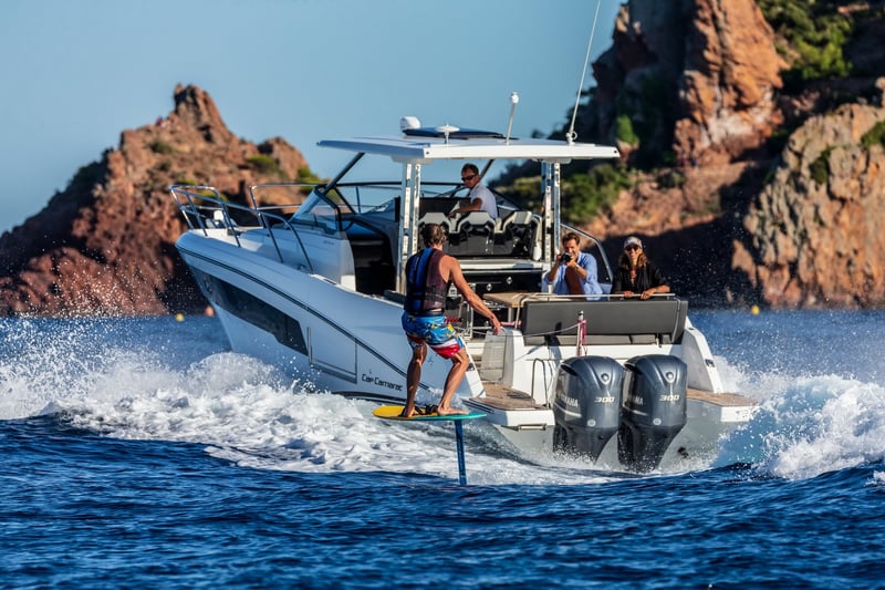 Jeanneau Cap Camarat 10.5 WA Serie 2 cruising on open water
