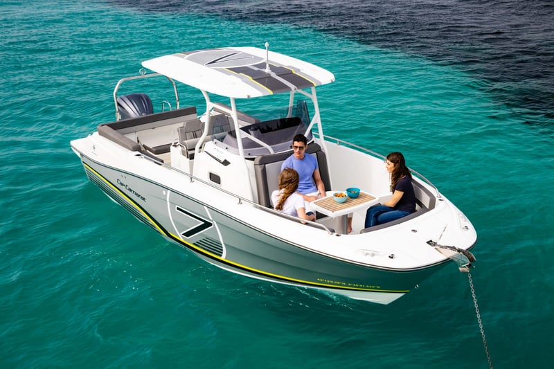 Jeanneau Cap Camarat 7.5 CC Serie3 nauti merellä