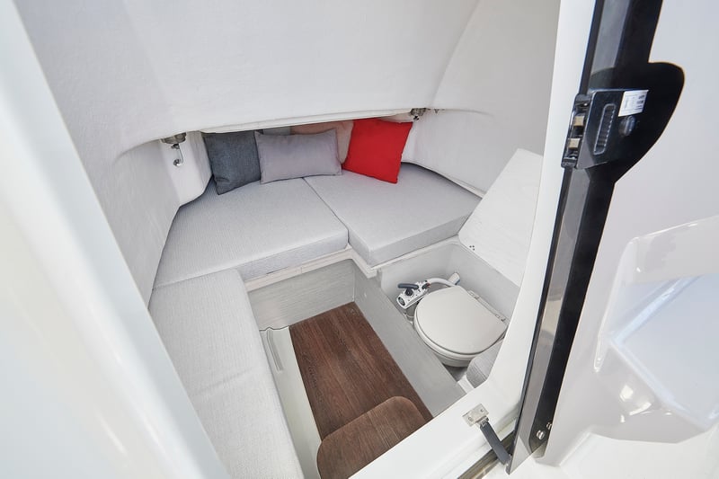 Jeanneau Cap Camarat 7.5 CC Serie 3 matkavene jossa vesi wc