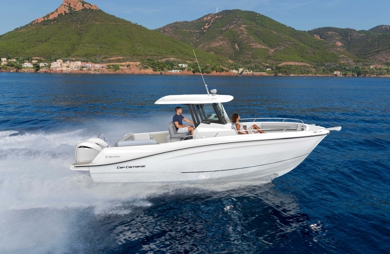 Jeanneau Cap Camarat 9 Center Console Serie 2 UUTUUS on urheilullinen keskikonsolivene