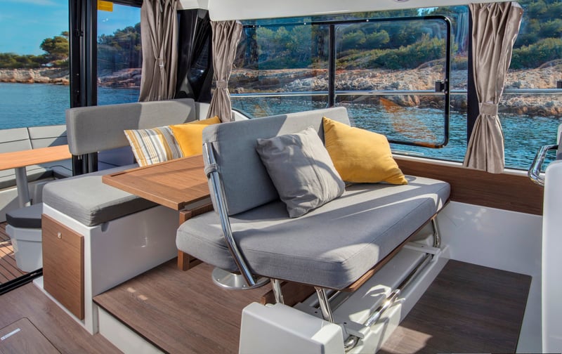 Merry Fisher 1095 Coupe - Copilot seating for two