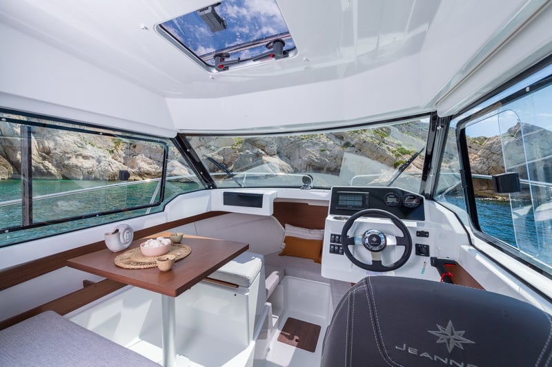 Jeanneau Merry Fisher 605 valoisa matkavene
