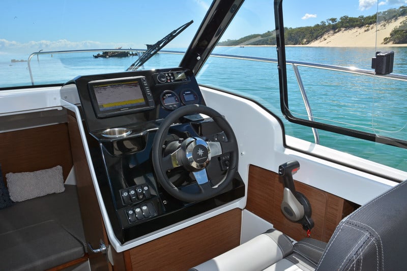 Jeanneau Merry Fisher 695 ohjauskonsoli