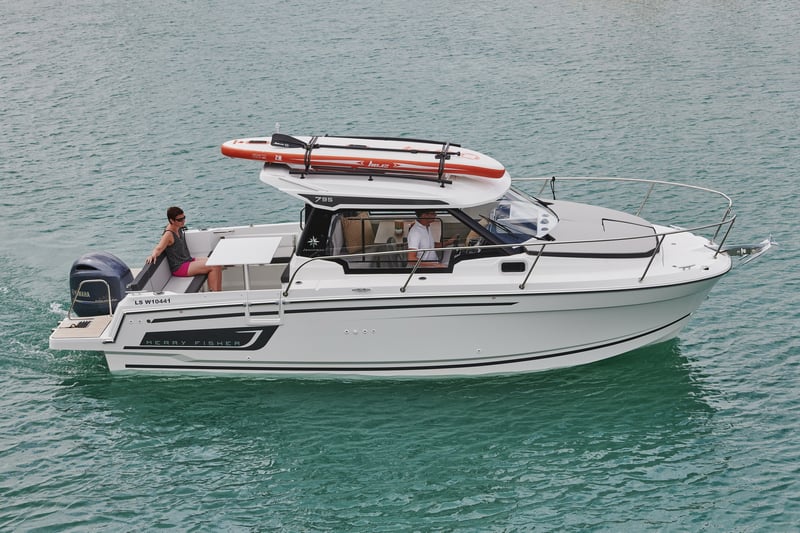 Perhe rentoutumassa Merry Fisher 795