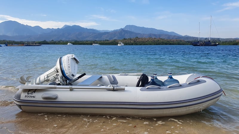 Zodiac Cadet Alu 310 with Manta 2.0 on the beach - 2