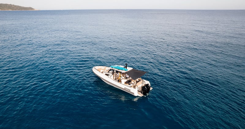 Zodiac X10CC on huippuluokan RIB vene jossa yhdistyy tila ja suorituskyky.