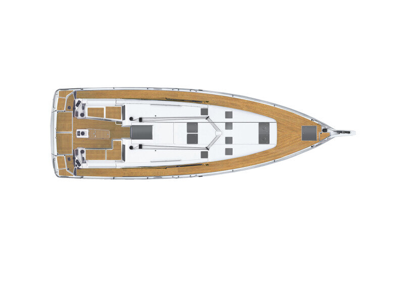 Sun Odyssey 490 - yläkuva veneen kansiratkaisusta, joka näyttää avoimen ja ergonomisen kulkureitin keulaan.